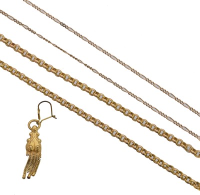 Lot 29 - A selection of 9ct gold jewellery.