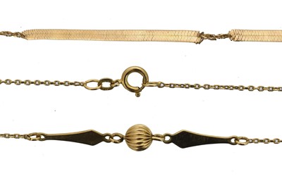 Lot 28 - Two chain necklaces.