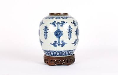 Lot 86 - A Chinese Kangxi Period Blue and White Ginger Jar