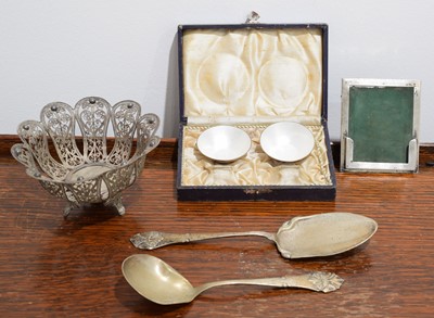 Lot 38 - A selection of silver and white metal items.