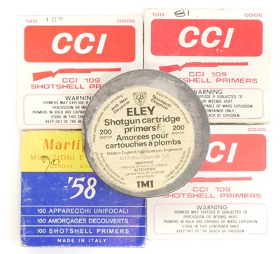 Lot 514 - Shotgun primers, to include 281 x CCI, 90 x...