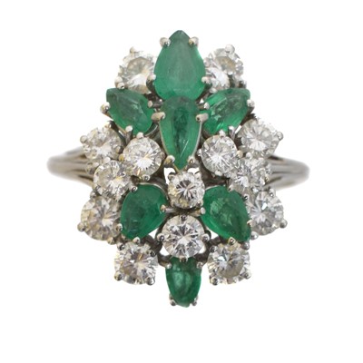 Lot 96 - An emerald and diamond cluster ring.