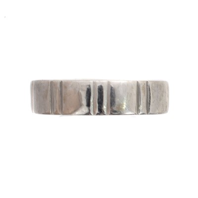 Lot 128 - An 18ct gold band ring.