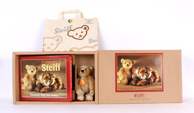 Lot 278 - "A Celebration of Steiff" Teddy Bear with Book Set