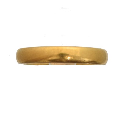 Lot 82 - A 22ct gold band ring.
