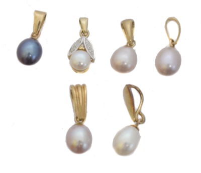 Lot 69 - A selection of cultured pearl pendants.