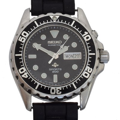 Lot 213 - A Seiko Kinetic Sports 200 Diver's quartz wristwatch, ref 5M43-0A40.