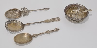 Lot 98 - A selection of silver.