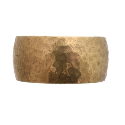 Lot 92A - A 9ct gold band ring by David M Robinson.