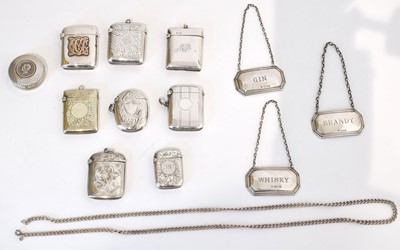 Lot 102 - A selection of silver vesta cases.