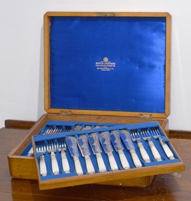 Lot 82 - A silver mounted fish set.