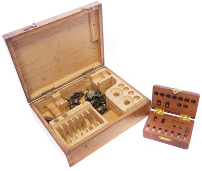 Lot 491 - Oak box containing various sight elements,...