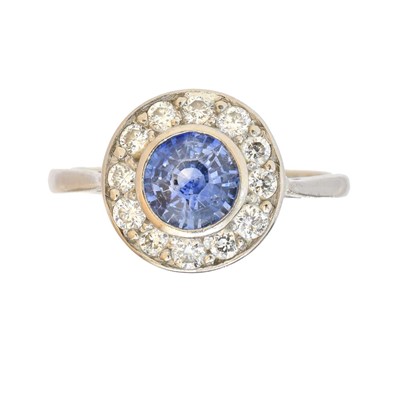 Lot 104 - A sapphire and diamond cluster ring