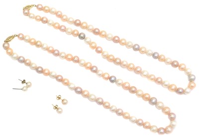 Lot 53 - A selection of cultured pearl jewellery