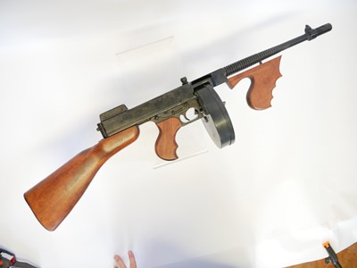 Lot 104 - Denix replica Thompson 1928 sub-machine gun....