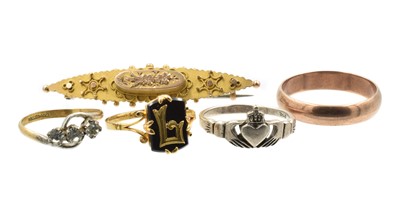 Lot 111 - A group of four rings and a brooch