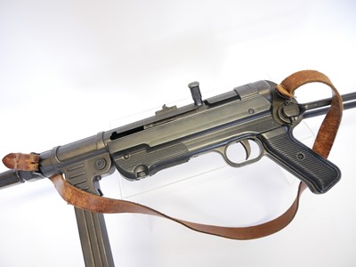 Lot 103 - Denix replica German Schmeisser MP40 9mm...