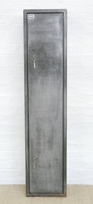 Lot 453 - Boxx steel gun cabinet, with two sets of keys.