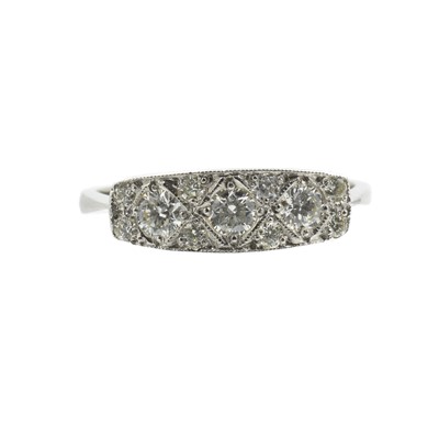 Lot 95 - A Victorian diamond and platinum Boat Ring