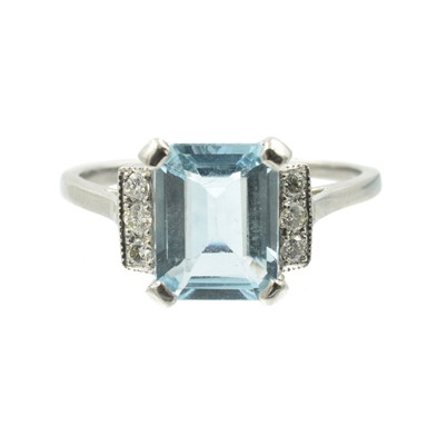 Lot 1 - An emerald cut aquamarine and diamond Art Deco ring set in platinum