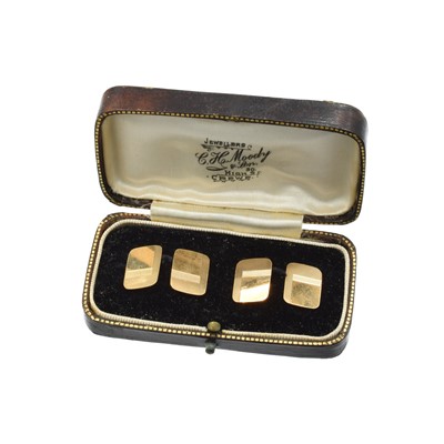 Lot 116 - A Pair of 9ct gold cufflinks