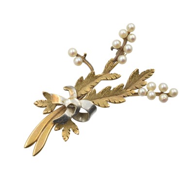 Lot 89 - A 9ct gold seed pearl brooch