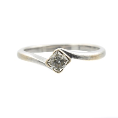 Lot 129 - A diamond twist solitaire ring set in white gold