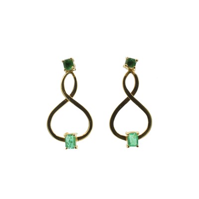 Lot 110 - Emerald and gold figure of eight earring drops
