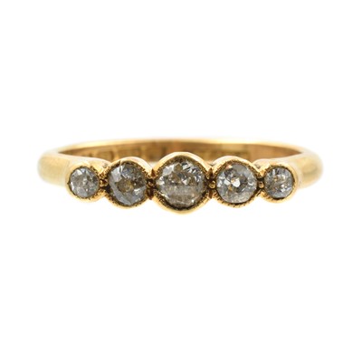 Lot 222 - A 5 stone diamond and 18ct gold ring