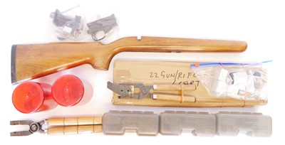 Lot 475 - Collection of gun parts and reloading...