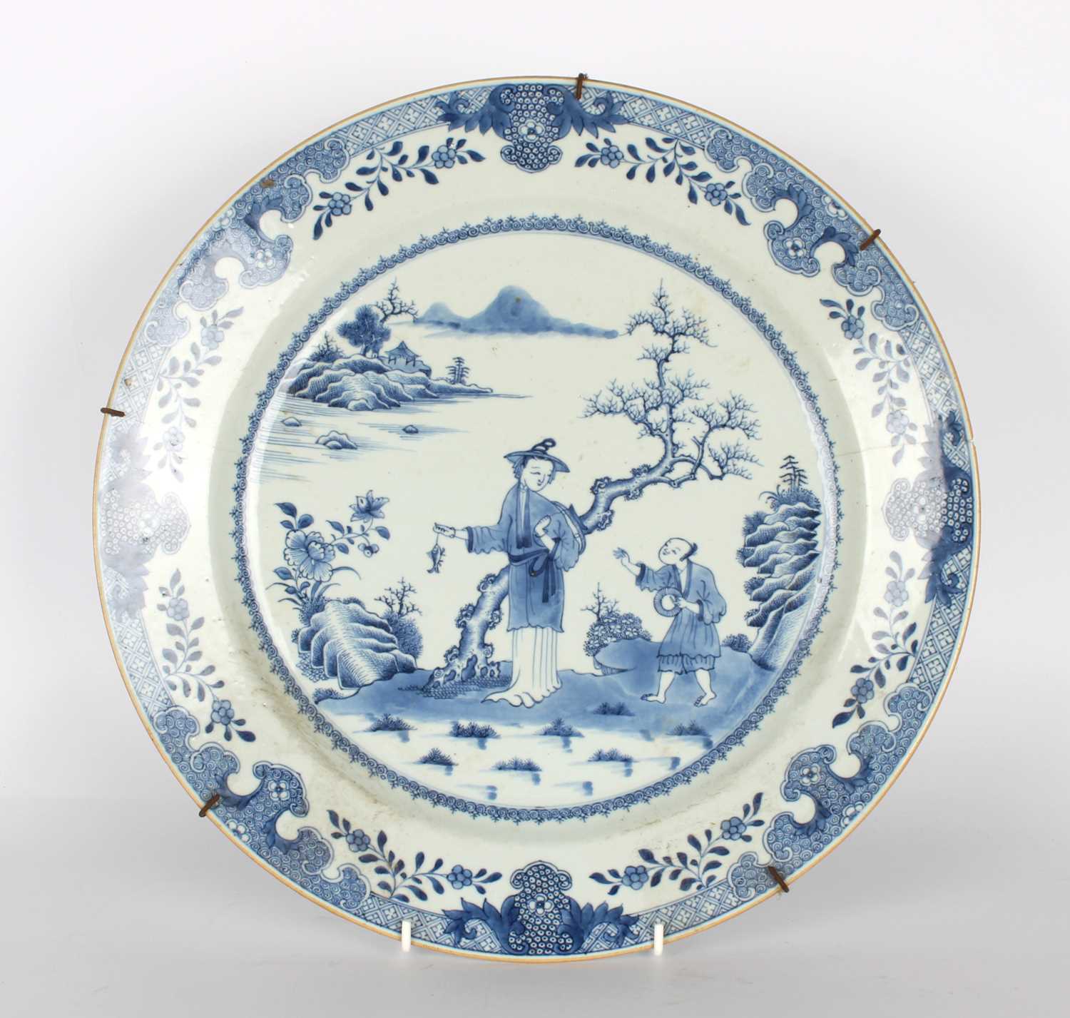 Lot 86 - An 18th Century Chinese Export Blue and White Charger