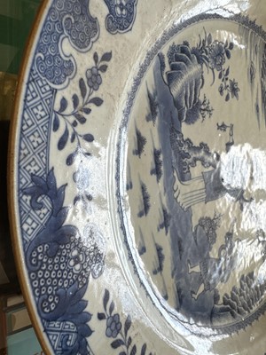Lot 86 - An 18th Century Chinese Export Blue and White Charger
