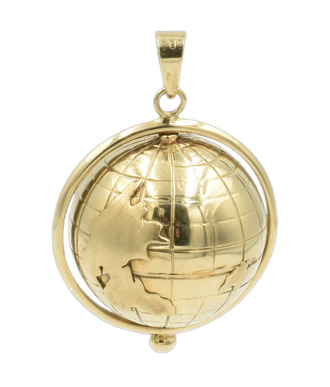 Lot 159 - A 14ct yellow gold globe pendant