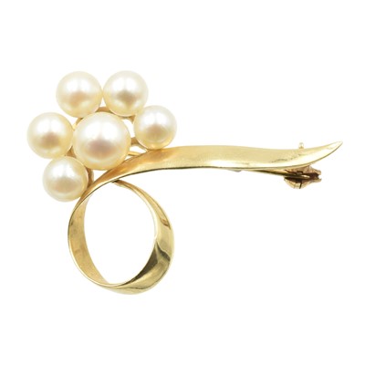 Lot 161 - A pearl ribbon-style brooch, set in 14ct gold