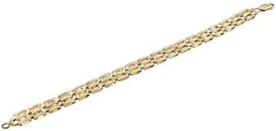 Lot 152 - A 9ct gold panther link bracelet