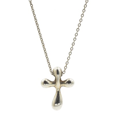 Lot 126 - A sterling silver Tiffany & Co. Peretti cross pendant