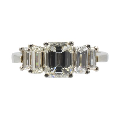 Lot 37 - A Platinum 5 stone diamond ring