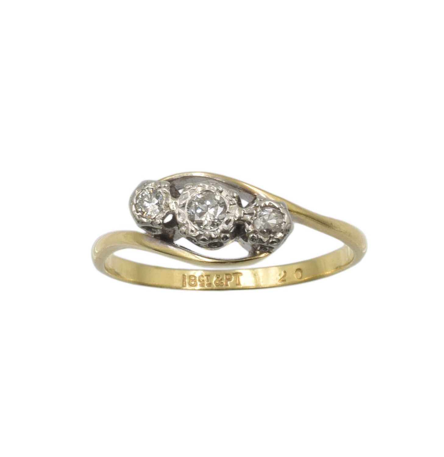Lot 25 - A vintage 18ct gold, platinum and diamond 3 stone ring