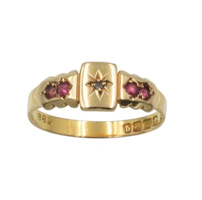 Lot 120 - An Edwardian 18ct gold diamond and garnet gypsy-style ring