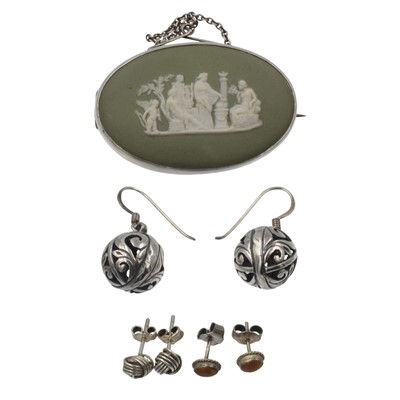 Lot 56 - A selection of sterling silver jewellery