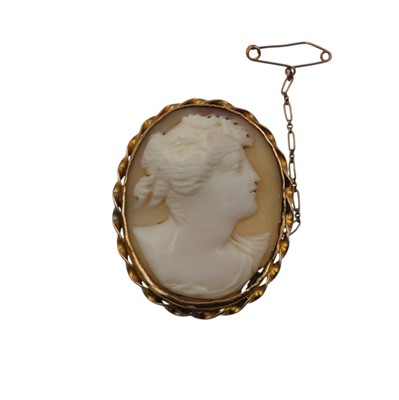 Lot 106A - A Shell and 14ct gold Cameo brooch.