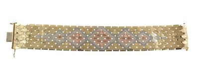 Lot 131 - A vintage Italian 9ct gold three-tone bracelet