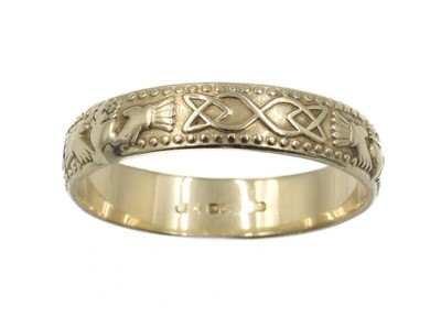 Lot 88 - A 9ct Claddagh ring
