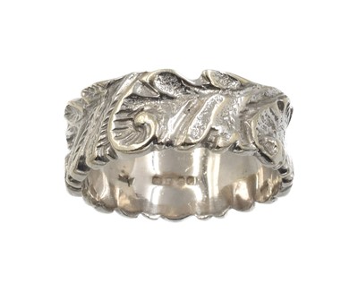 Lot 305 - An 18ct gold foliate ring