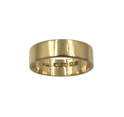 Lot 235 - An 18ct yellow gold ring