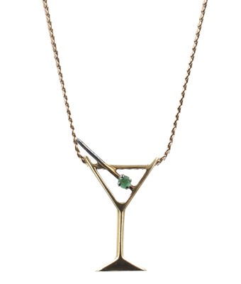 Lot 27 - A 9ct yellow gold cocktail pendant on a curb chain