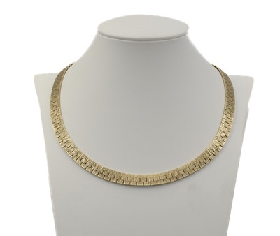 Lot 184 - A 9ct yellow gold brick link necklace