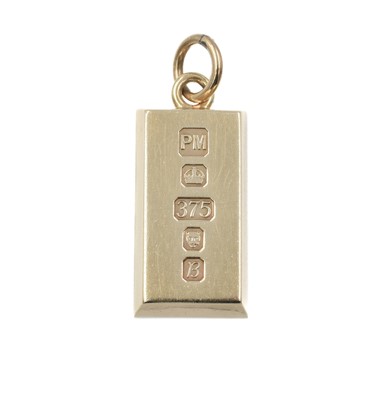 Lot 328 - A 9ct gold ingot pendant