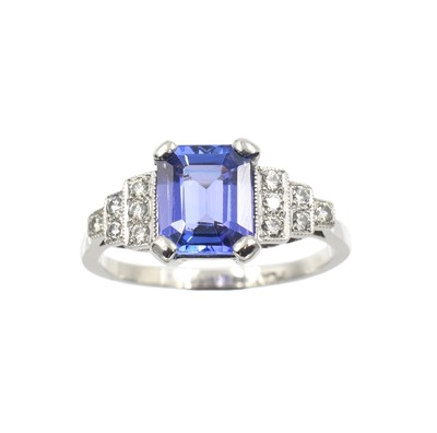 Lot 58 - A tanzanite and diamond ring, set in platinum