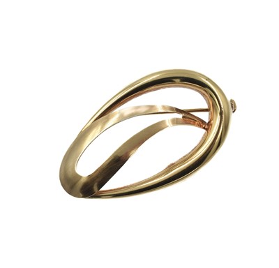 Lot 233 - A 9ct yellow gold brooch